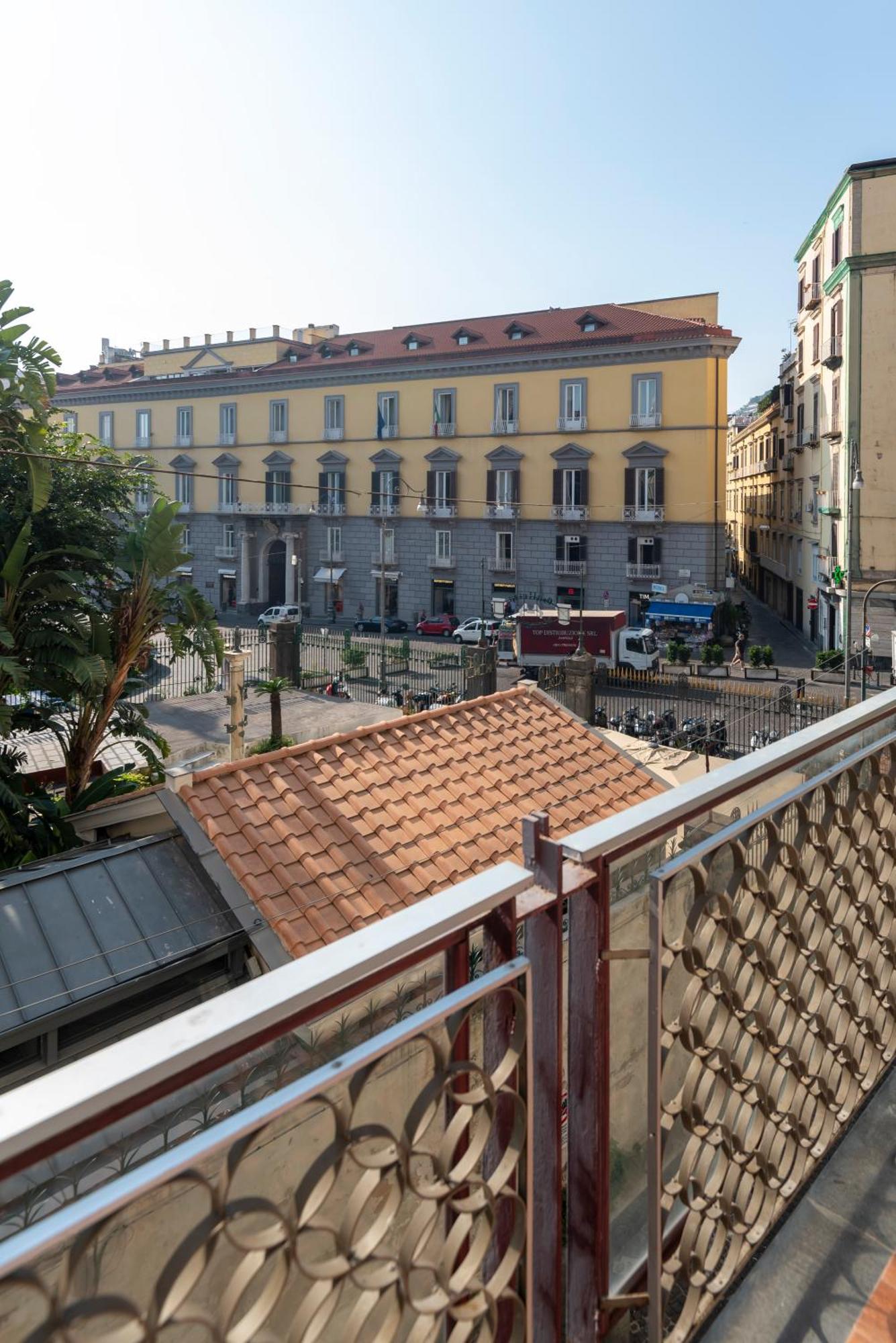 Well Suites - Piazza Dei Martiri 那不勒斯 外观 照片